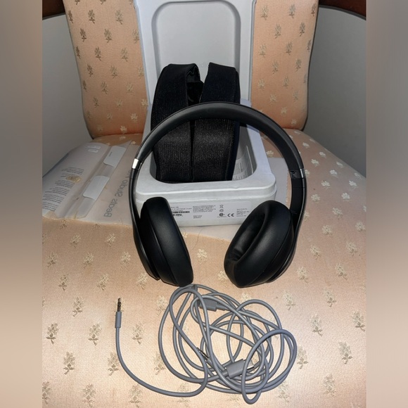 Apple Beats Studio Pro Beats by Dre like new - Picture 5 of 6